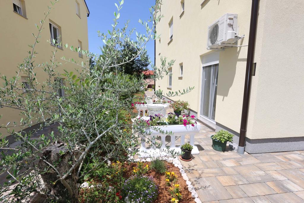 Apartments Bellator Šilo Extérieur photo